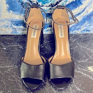 STEVE MADDEN Heeled Strap Sandal Leather Upper